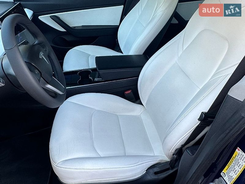 Седан Tesla Model 3 2019 в Луцьку