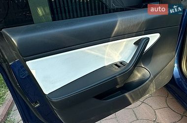 Седан Tesla Model 3 2019 в Луцьку