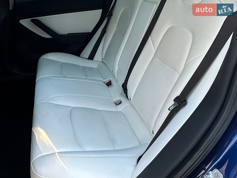 Седан Tesla Model 3 2019 в Луцьку