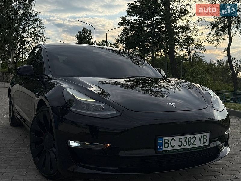 Седан Tesla Model 3 2021 в Запоріжжі