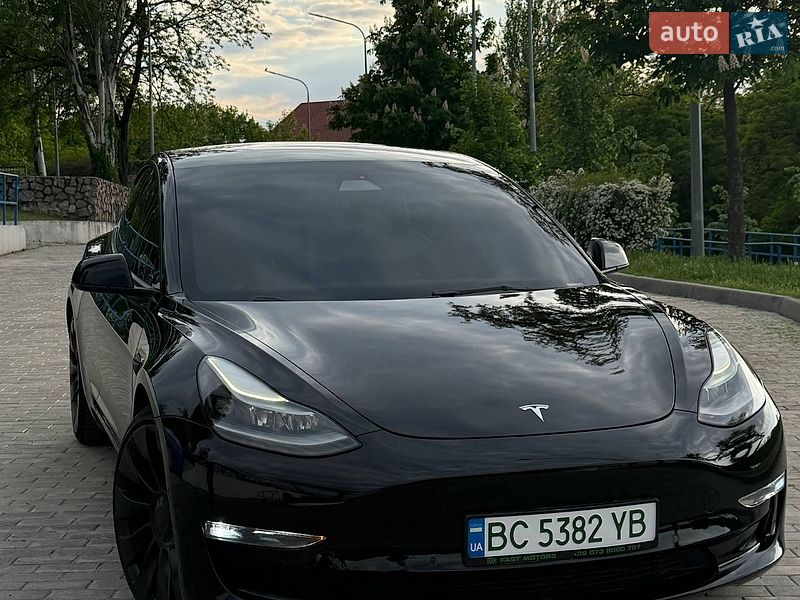 Седан Tesla Model 3 2021 в Запоріжжі