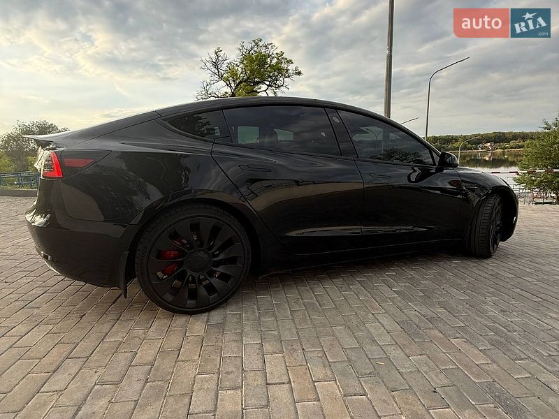Седан Tesla Model 3 2021 в Запоріжжі