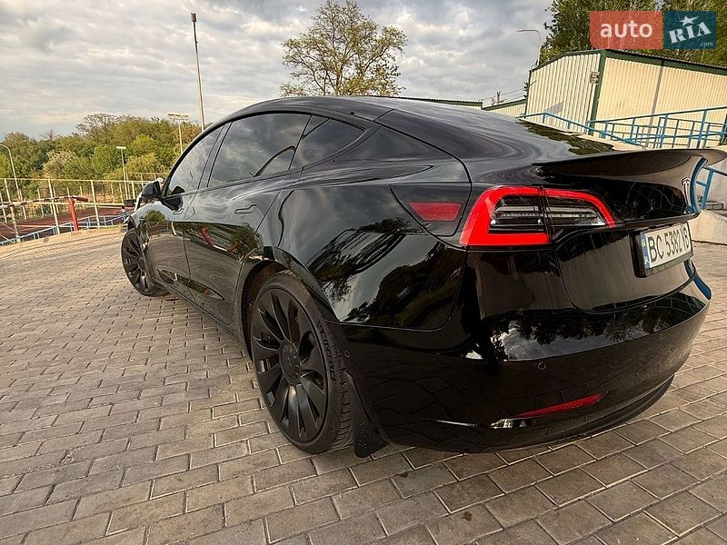 Седан Tesla Model 3 2021 в Запоріжжі