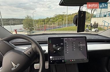 Седан Tesla Model 3 2021 в Запоріжжі