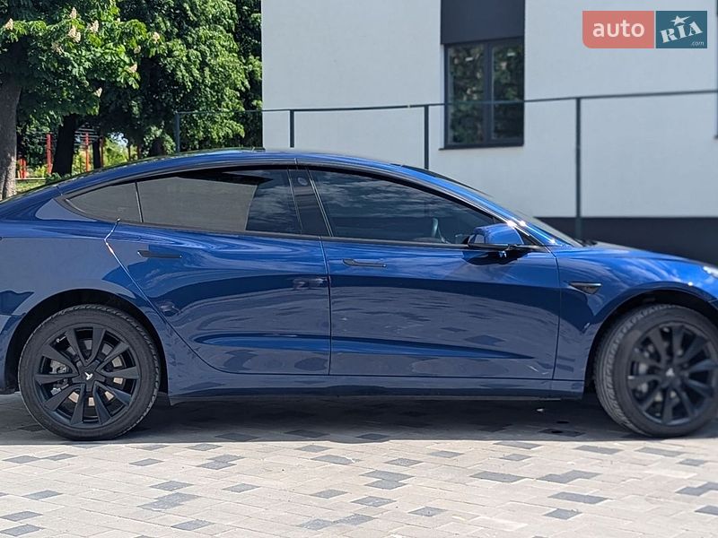 Седан Tesla Model 3 2019 в Корце