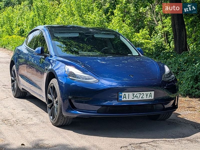 Седан Tesla Model 3 2019 в Корце