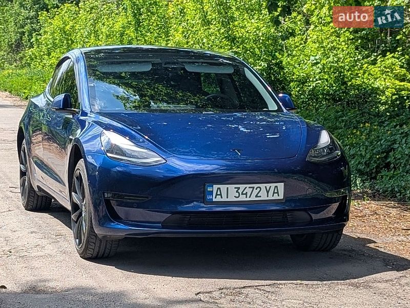 Седан Tesla Model 3 2019 в Корце