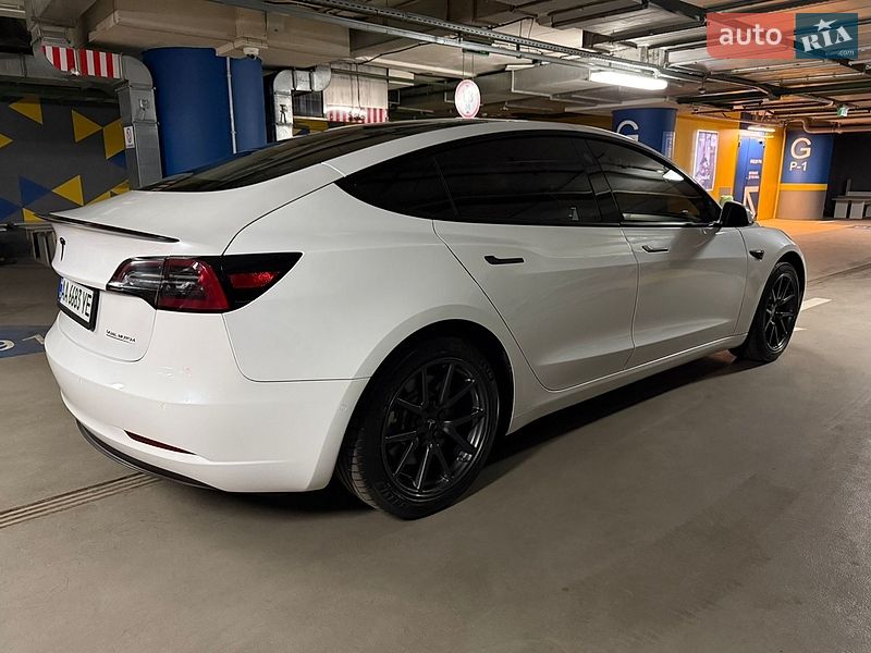 Седан Tesla Model 3 2018 в Киеве
