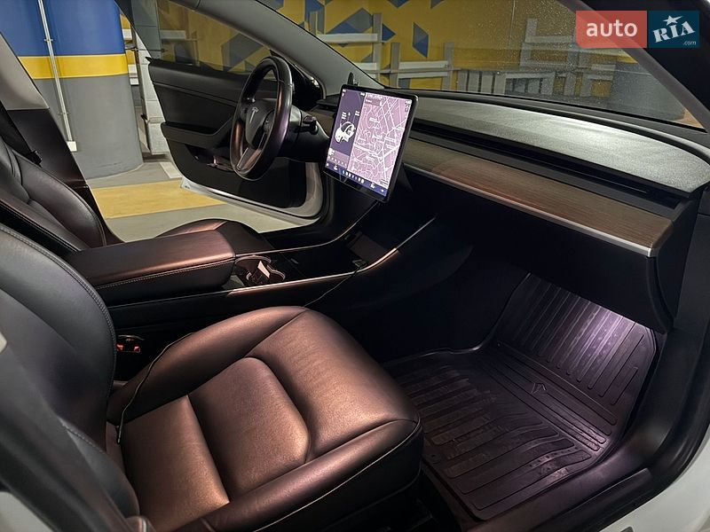 Седан Tesla Model 3 2018 в Киеве