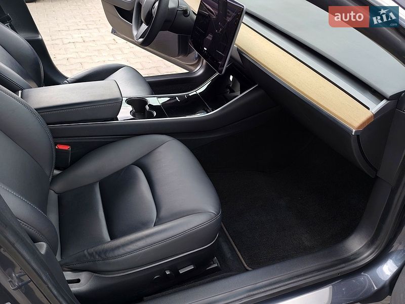 Седан Tesla Model 3 2020 в Кам'янець-Подільському