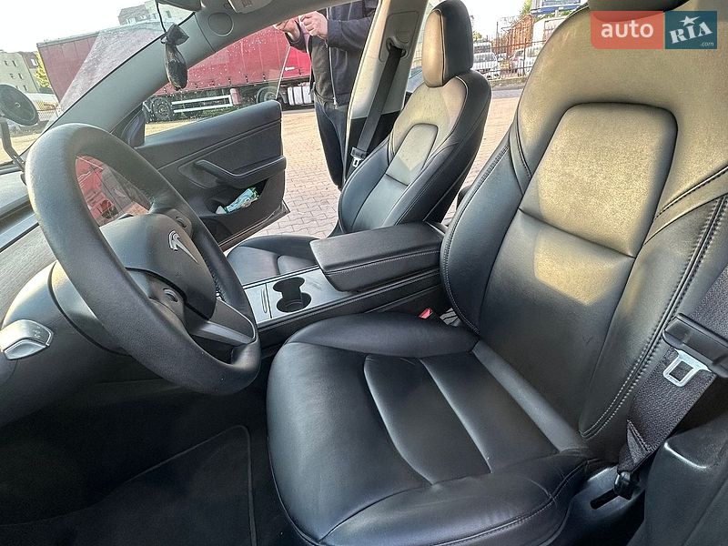 Седан Tesla Model 3 2021 в Киеве