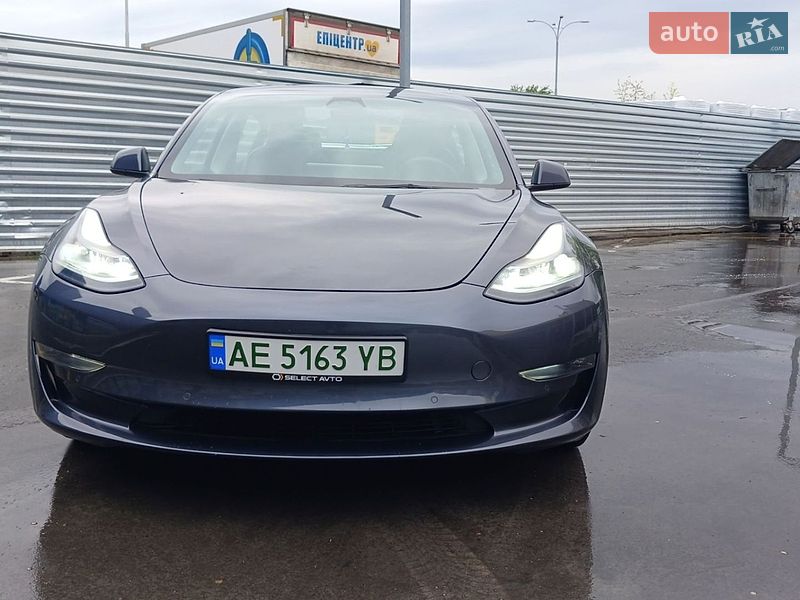 Седан Tesla Model 3 2022 в Днепре