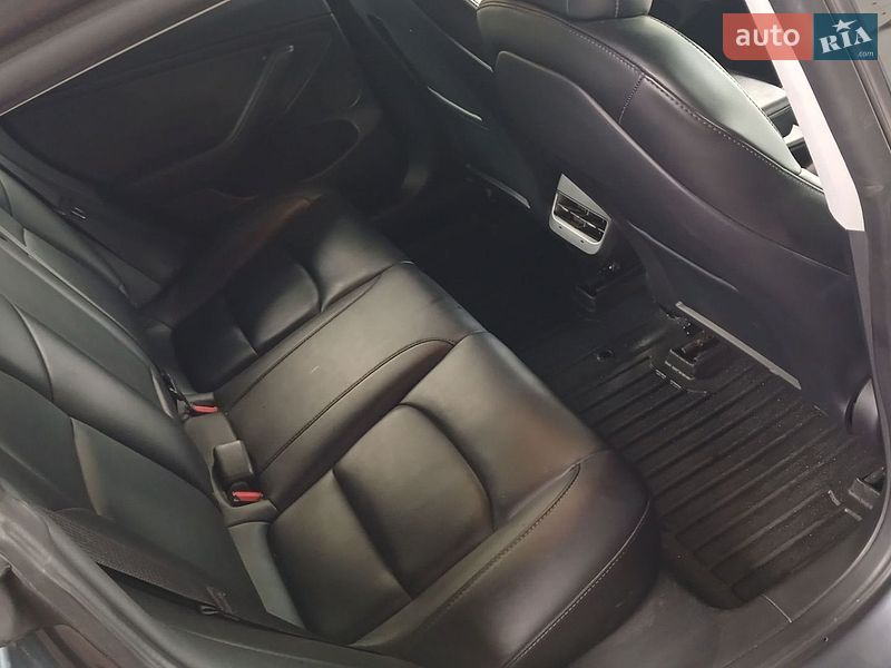 Седан Tesla Model 3 2022 в Днепре