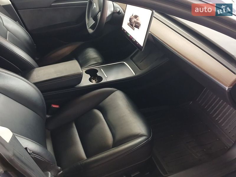 Седан Tesla Model 3 2022 в Днепре