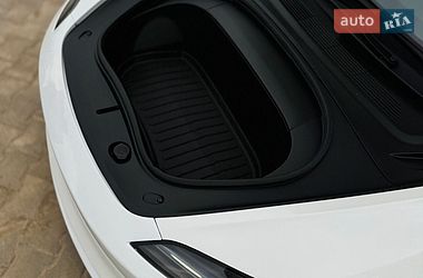 Седан Tesla Model 3 2024 в Южному