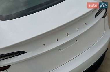 Седан Tesla Model 3 2024 в Южному