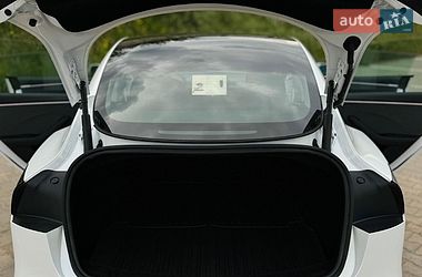 Седан Tesla Model 3 2024 в Южному