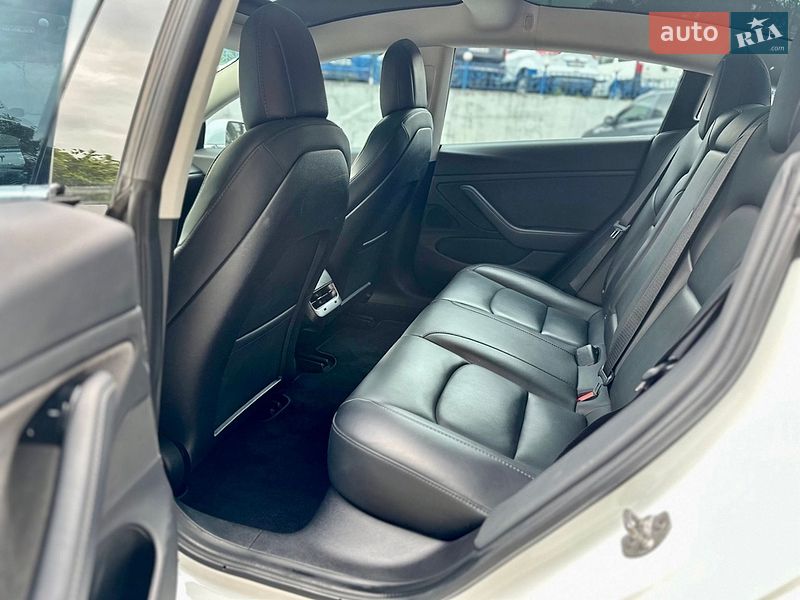 Седан Tesla Model 3 2018 в Кам'янському