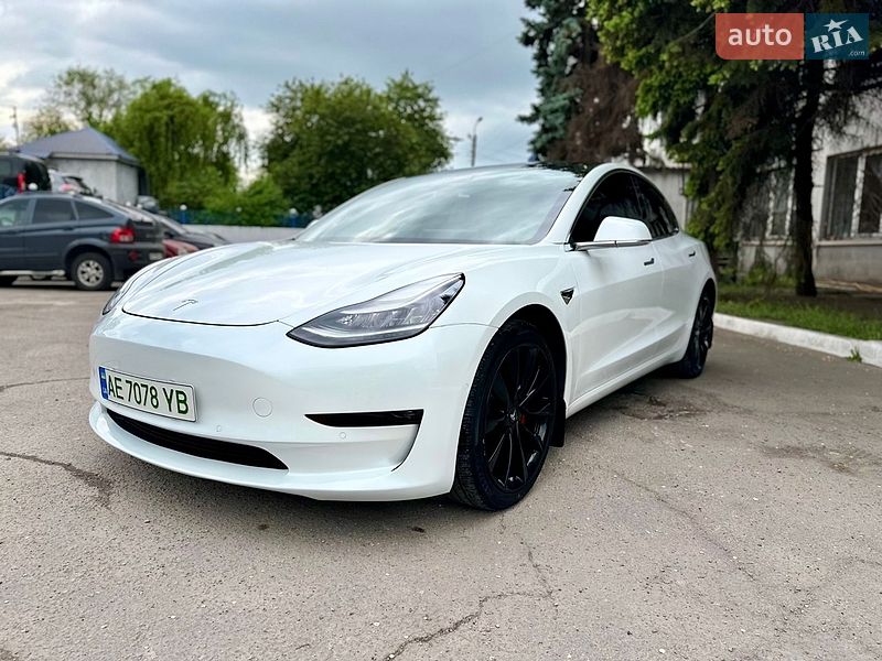 Седан Tesla Model 3 2018 в Кам'янському