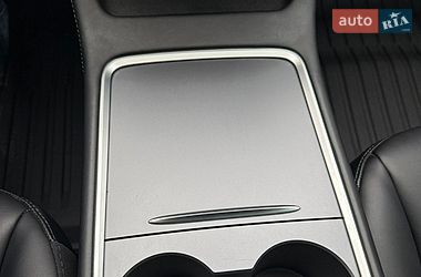 Седан Tesla Model 3 2023 в Днепре