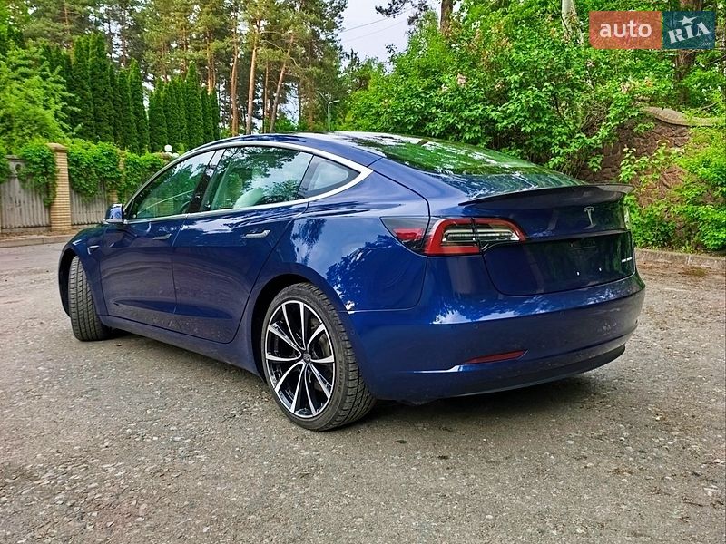 Седан Tesla Model 3 2018 в Киеве