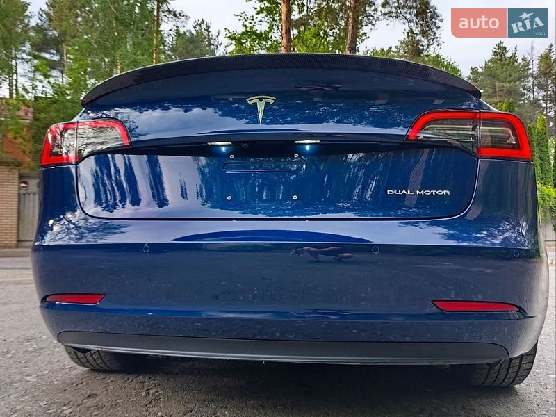 Седан Tesla Model 3 2018 в Киеве