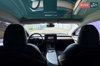 Седан Tesla Model 3 2023 в Києві