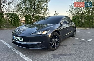 Седан Tesla Model 3 2025 в Києві
