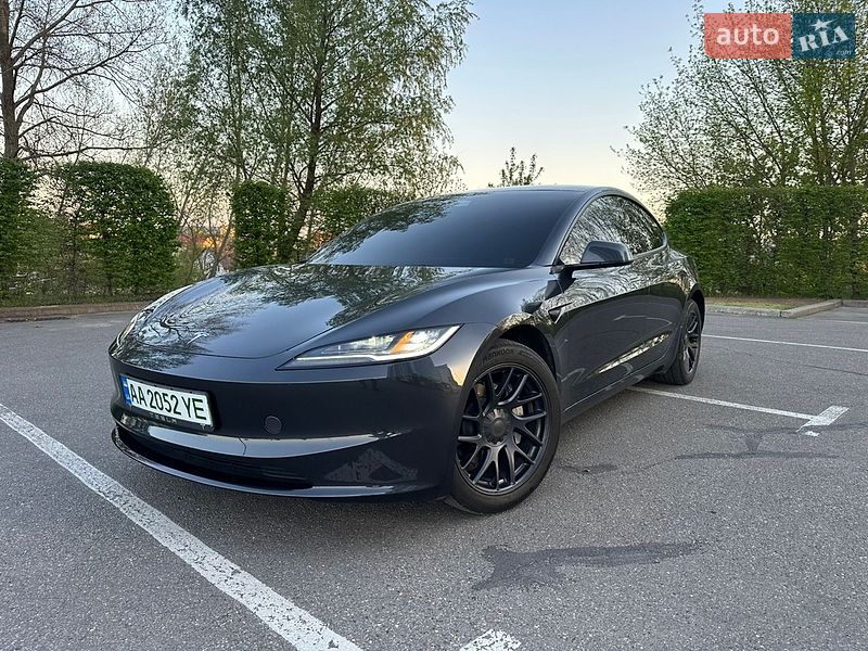 Седан Tesla Model 3 2025 в Києві