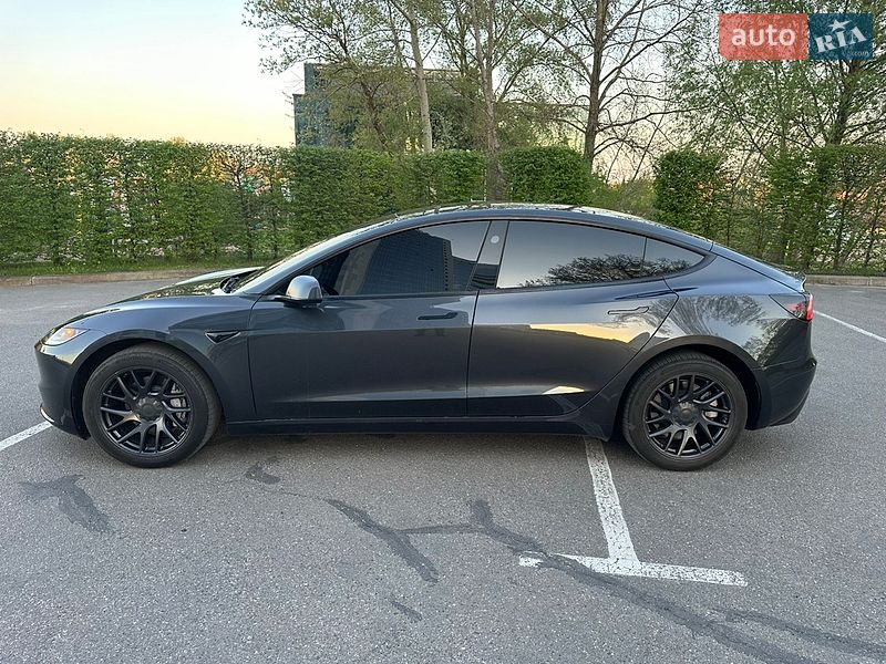 Седан Tesla Model 3 2025 в Києві