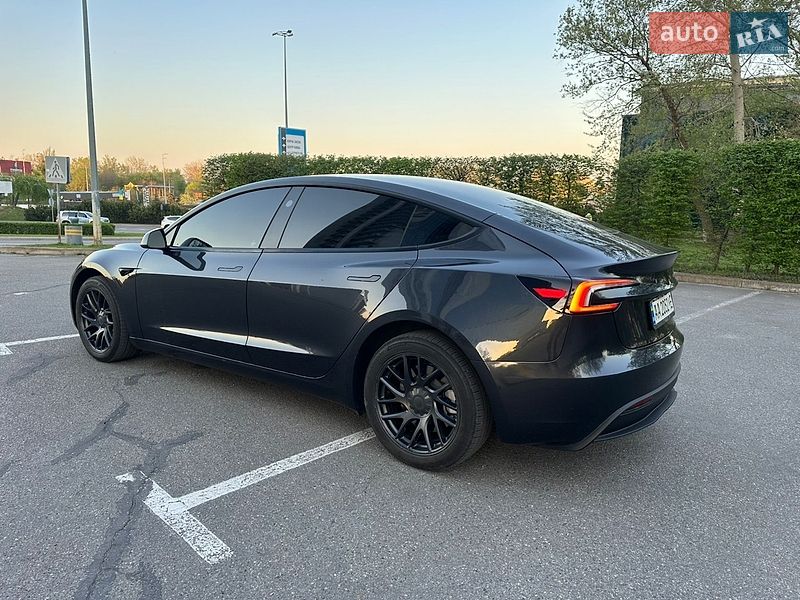 Седан Tesla Model 3 2025 в Києві