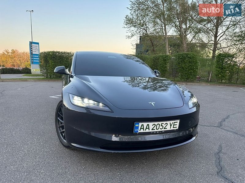 Седан Tesla Model 3 2025 в Києві