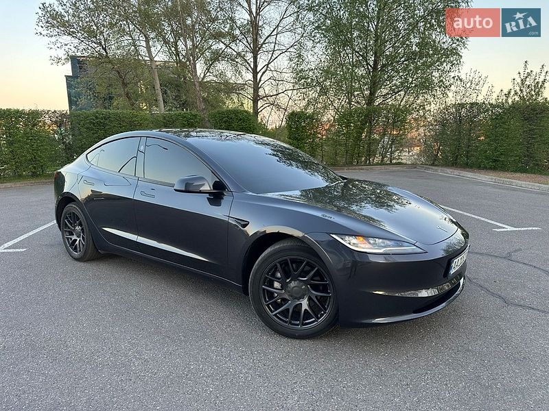 Седан Tesla Model 3 2025 в Києві