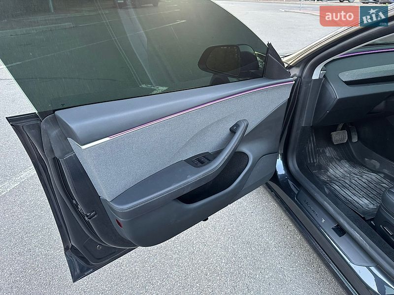 Седан Tesla Model 3 2025 в Києві