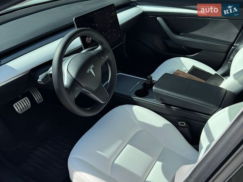 Седан Tesla Model 3 2021 в Львові