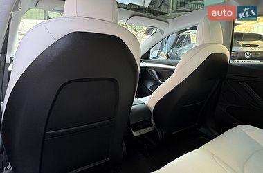 Седан Tesla Model 3 2021 в Львові