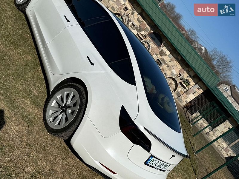 Седан Tesla Model 3 2022 в Львове