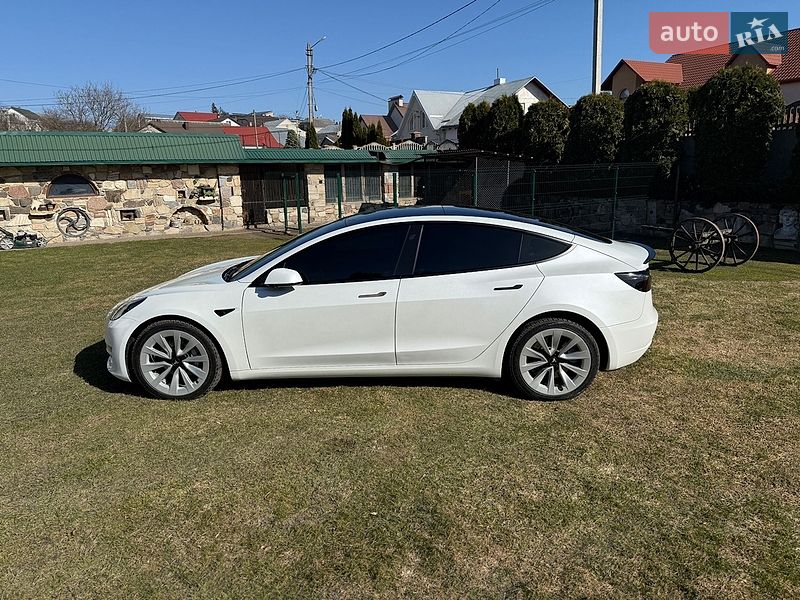 Седан Tesla Model 3 2022 в Львове
