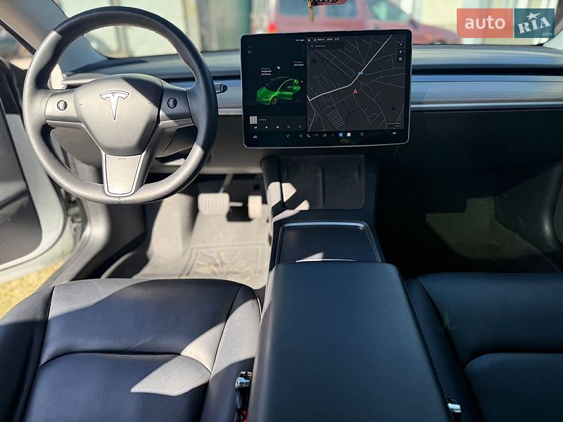 Седан Tesla Model 3 2022 в Львове