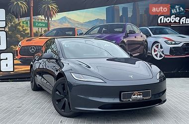 Седан Tesla Model 3 2024 в Львові