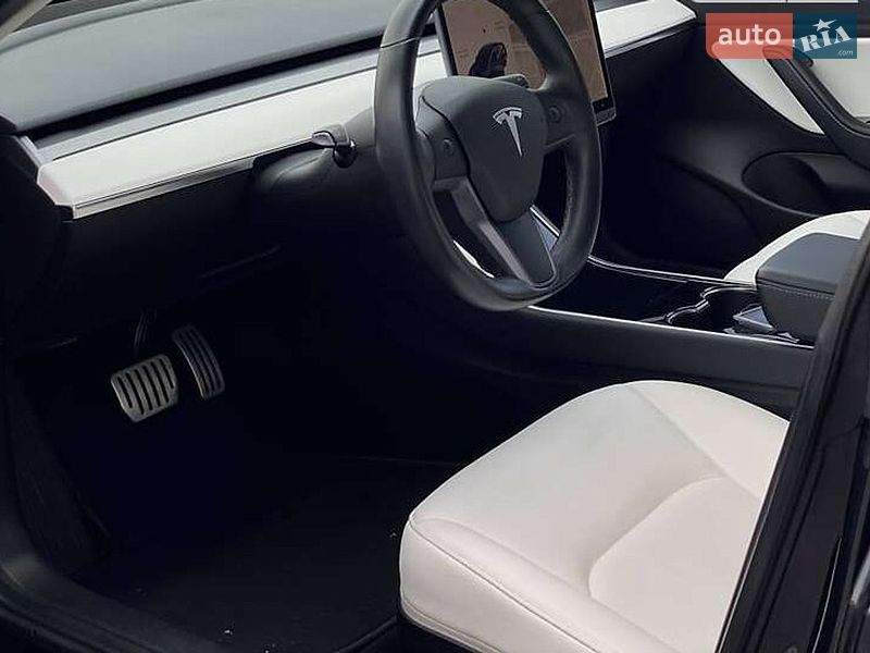 Седан Tesla Model 3 2019 в Києві