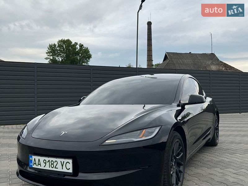 Tesla Model 3 2024