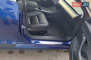 Седан Tesla Model 3 2020 в Житомирі