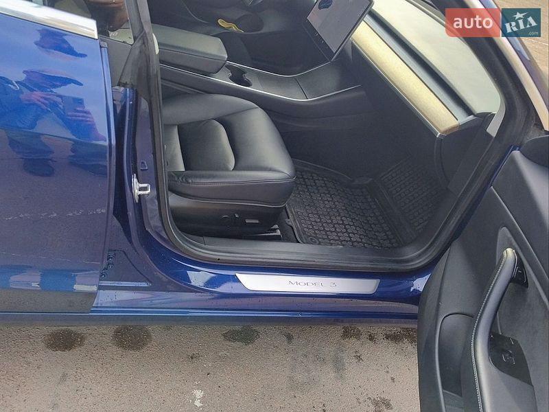 Седан Tesla Model 3 2020 в Житомирі