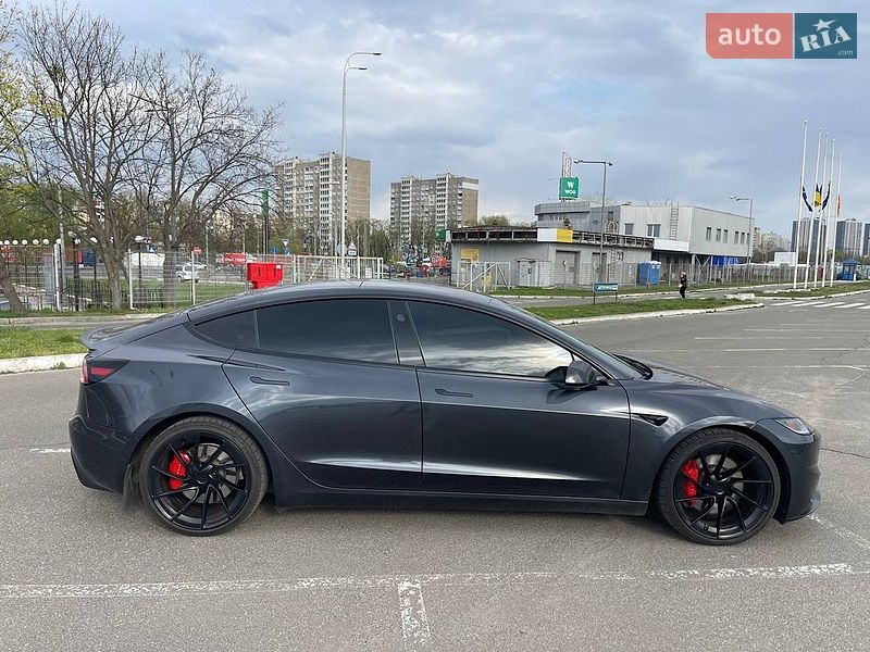 Tesla Model 3 2024