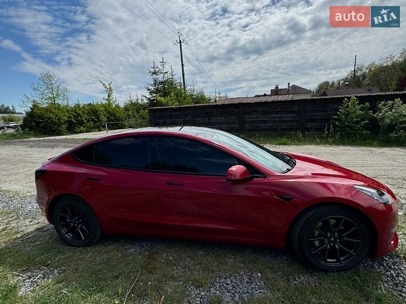 Седан Tesla Model 3 2022 в Шепетовке