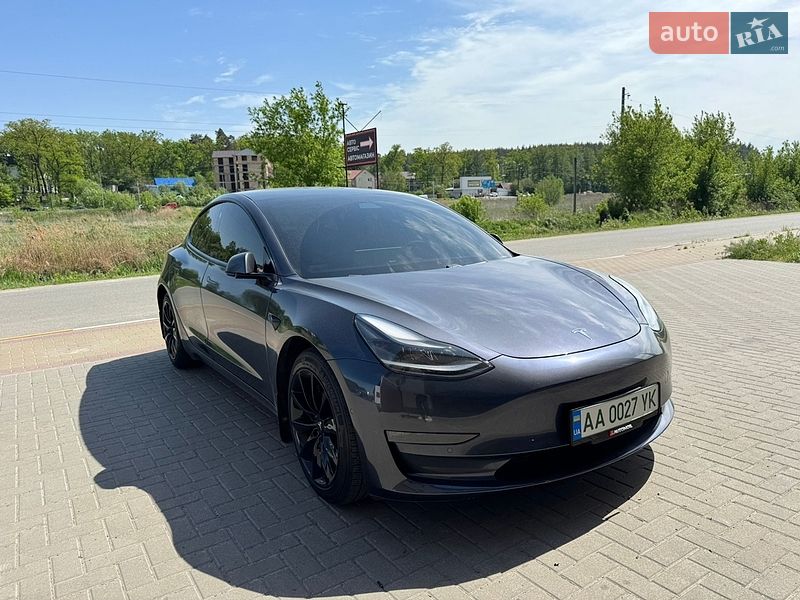 Седан Tesla Model 3 2021 в Ірпені
