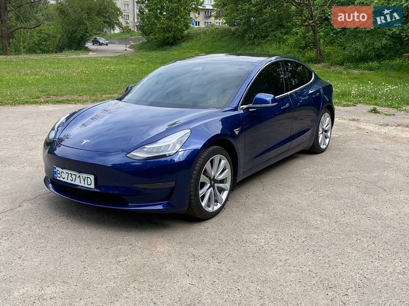 Седан Tesla Model 3 2019 в Львові