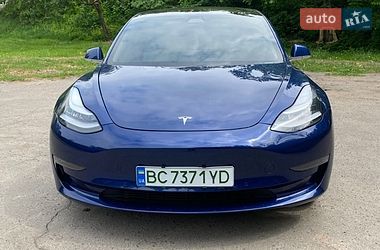 Седан Tesla Model 3 2019 в Львові