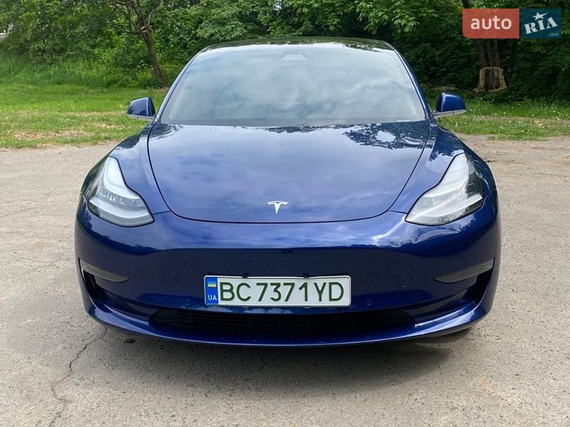 Седан Tesla Model 3 2019 в Львові